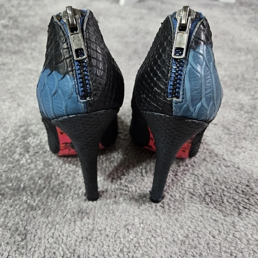 Betsey Johnson Taylr Blue Black Leather Snake Texture Embossed Pumps Party